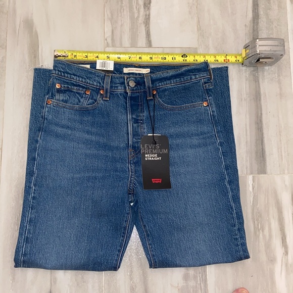 Levi’s Premium Wedgie Straight Leg Raw Hem (2019) Capital E, 27x26 NWT, $98 MSRP - Picture 4 of 14
